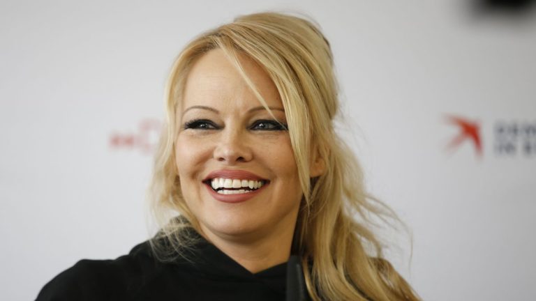 Pamela Anderson Surgery, Body Measurements, Height, Weight